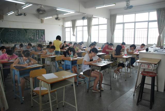 好消息！二零一九年深圳成人高考时间已确定！文章中教室图片